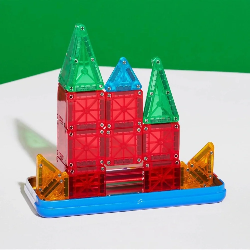 Magna-Tiles microMags Travel set, 26 piece set in a travel storage tin